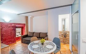 Apartamento 1 en la muralla romana junto a la Catedral